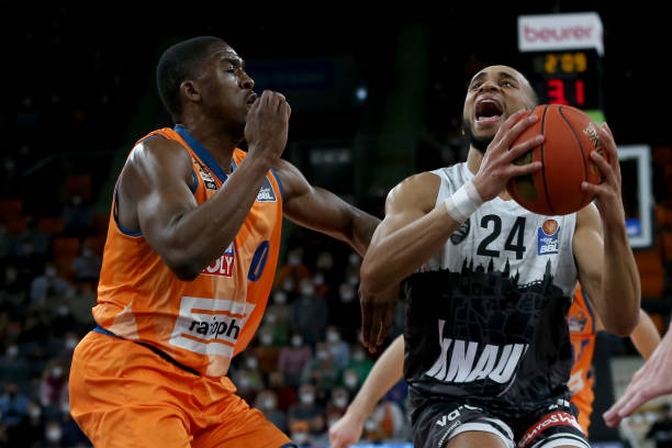 据了优势 据了优势